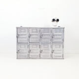 Industrial furnishings in riveted aluminium