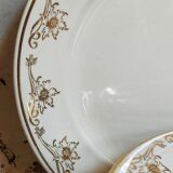 Huit assiettes à dessert Villeroy & Boch décor or