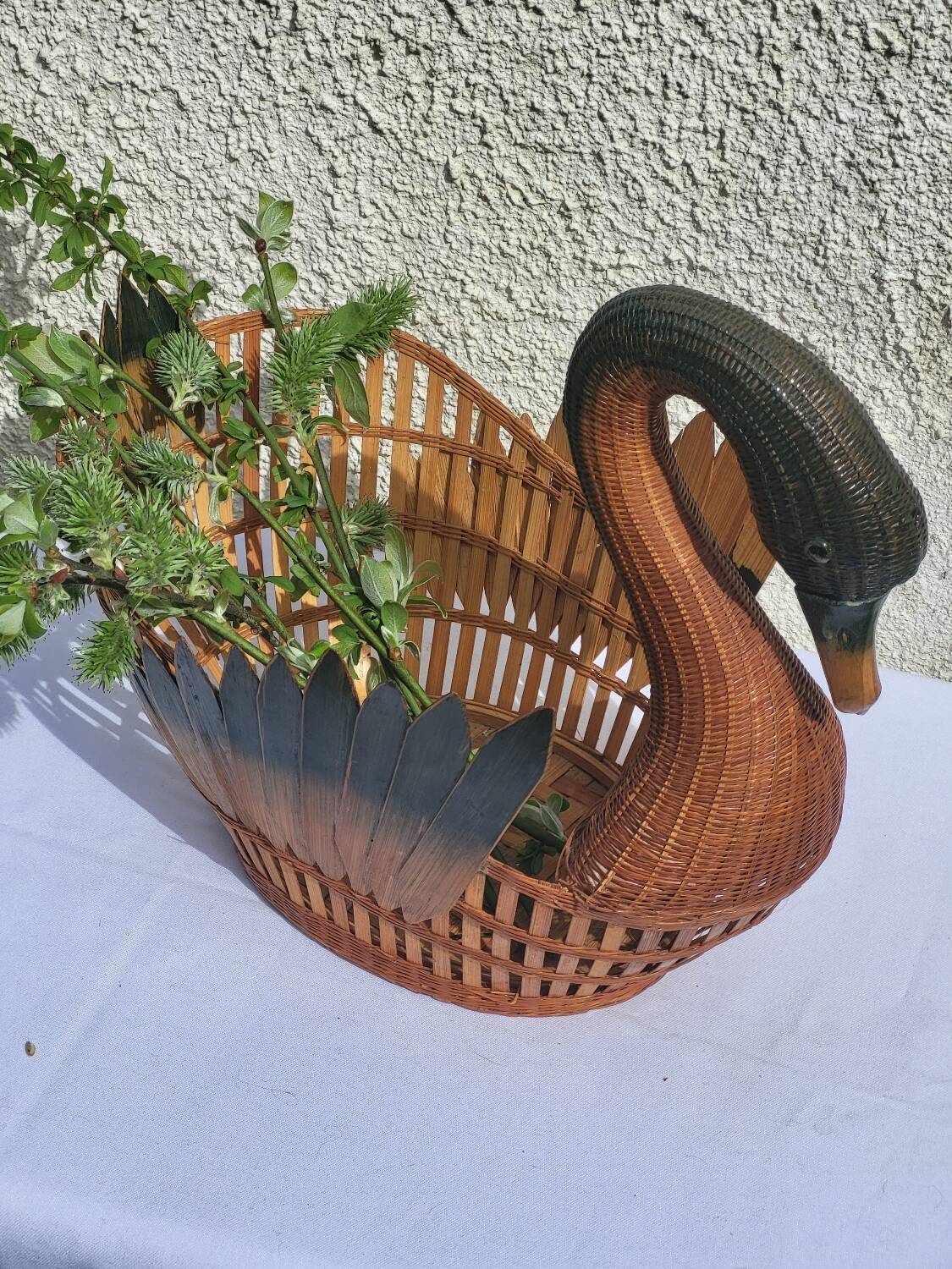Vintage swan basket