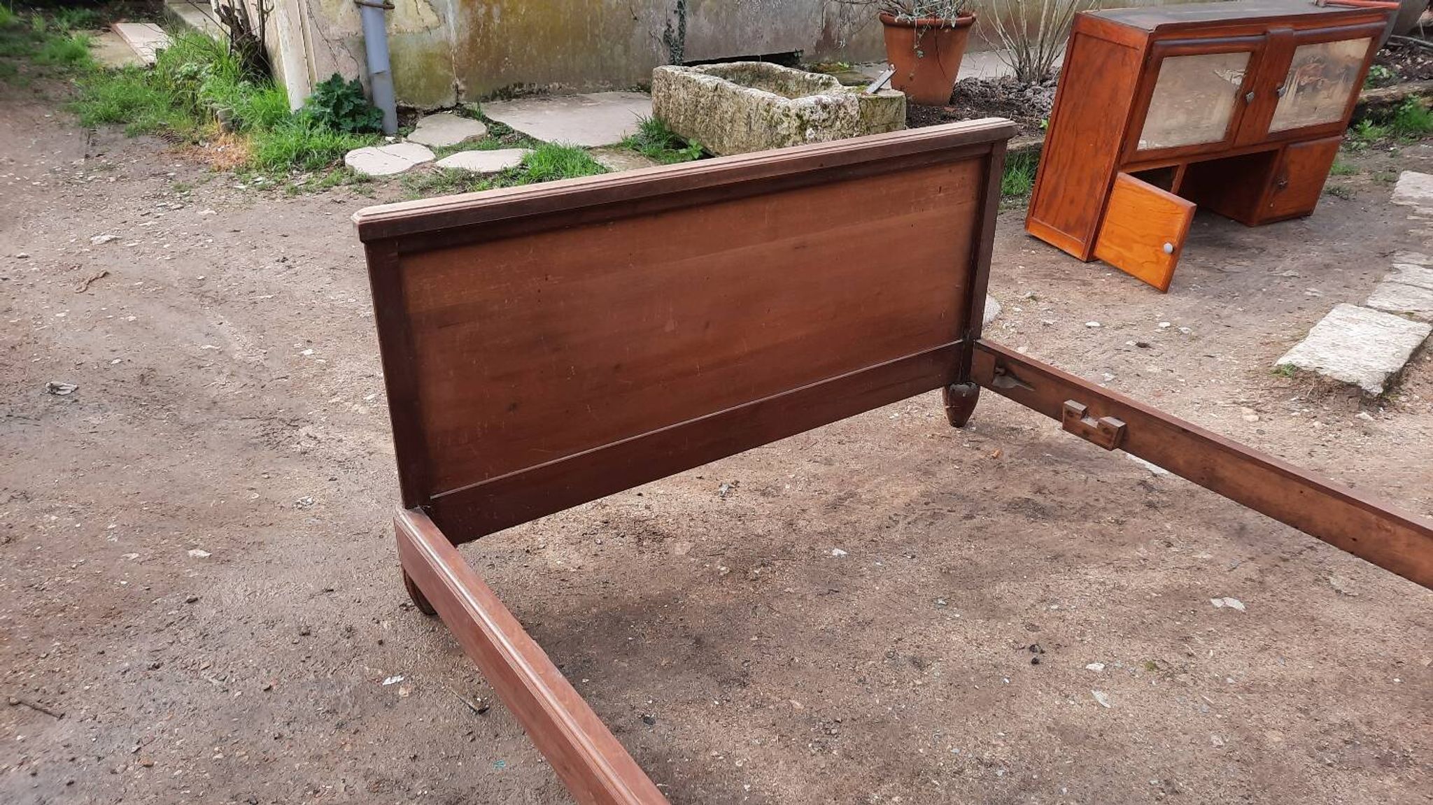 Bois de lit ancien en 140 cm