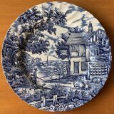 7 assiettes anciennes en faïence de Staffordshire