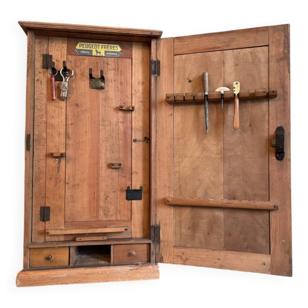 Armoire murale à outils Peugeot Fréres