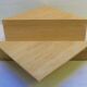 Pair de tables triangulaires en travertin