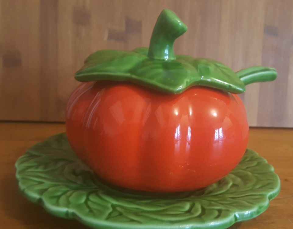 Vintage tomato-shaped slurry