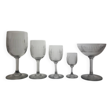 Service de verres 30 pièces en cristal de Baccarat modèle Nancy