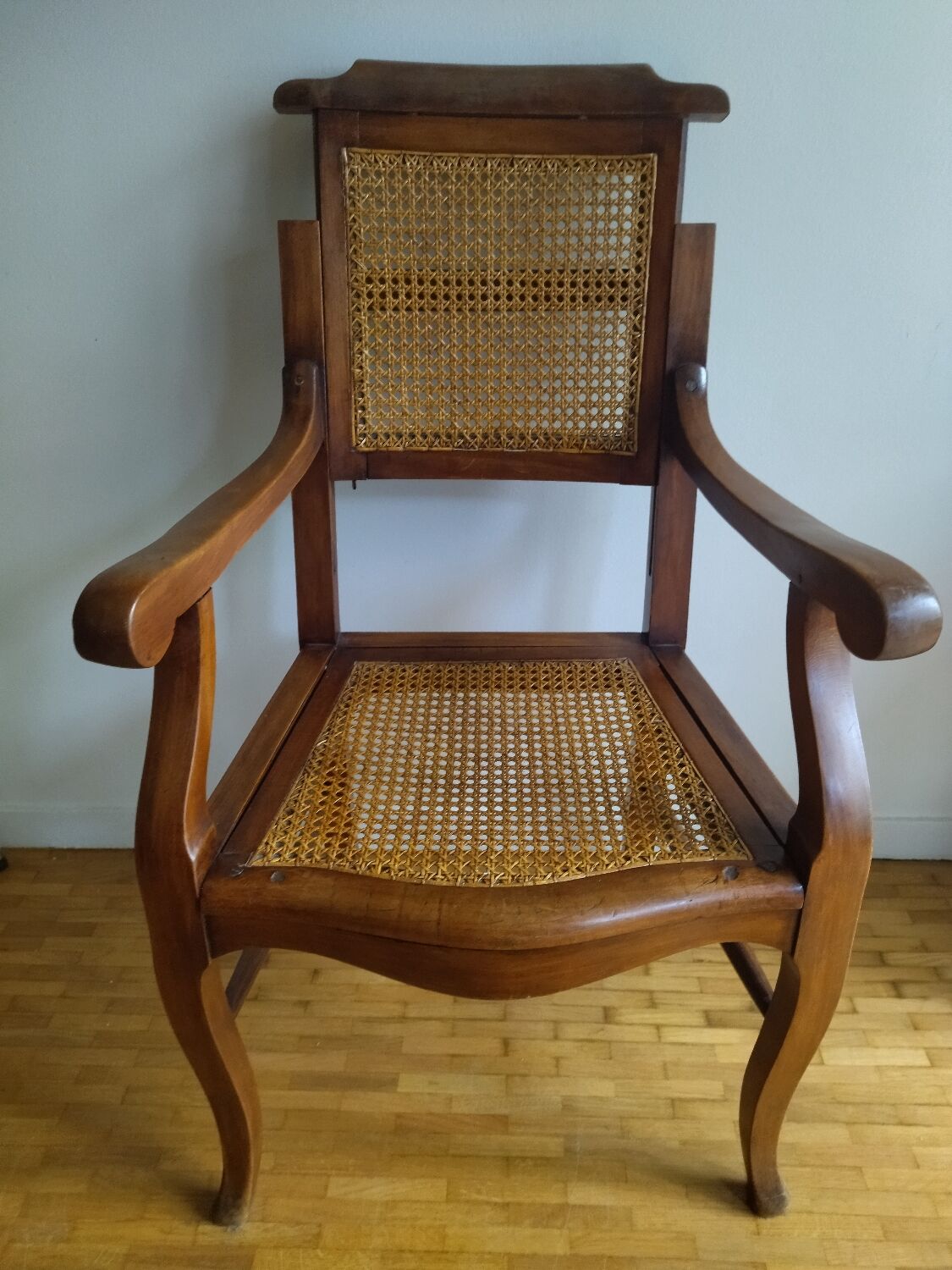Fauteuil barbier noyer et canage Paris
