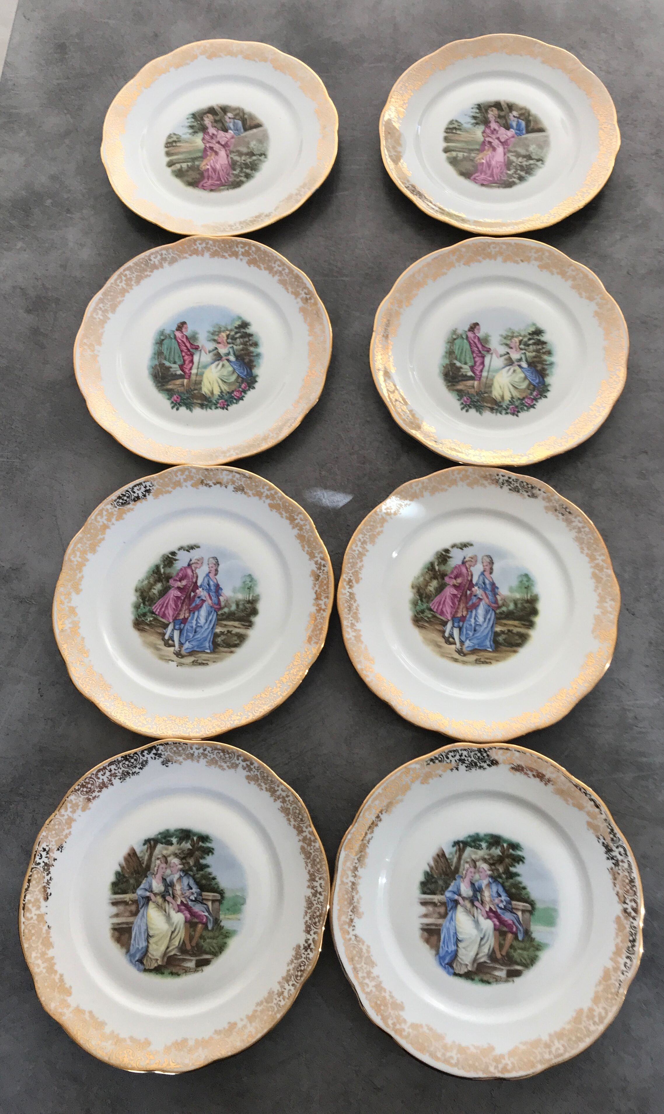 Lot of 8 plates plates pasta and enamels of limoges, decoration of gallant scenes 24.5 cm