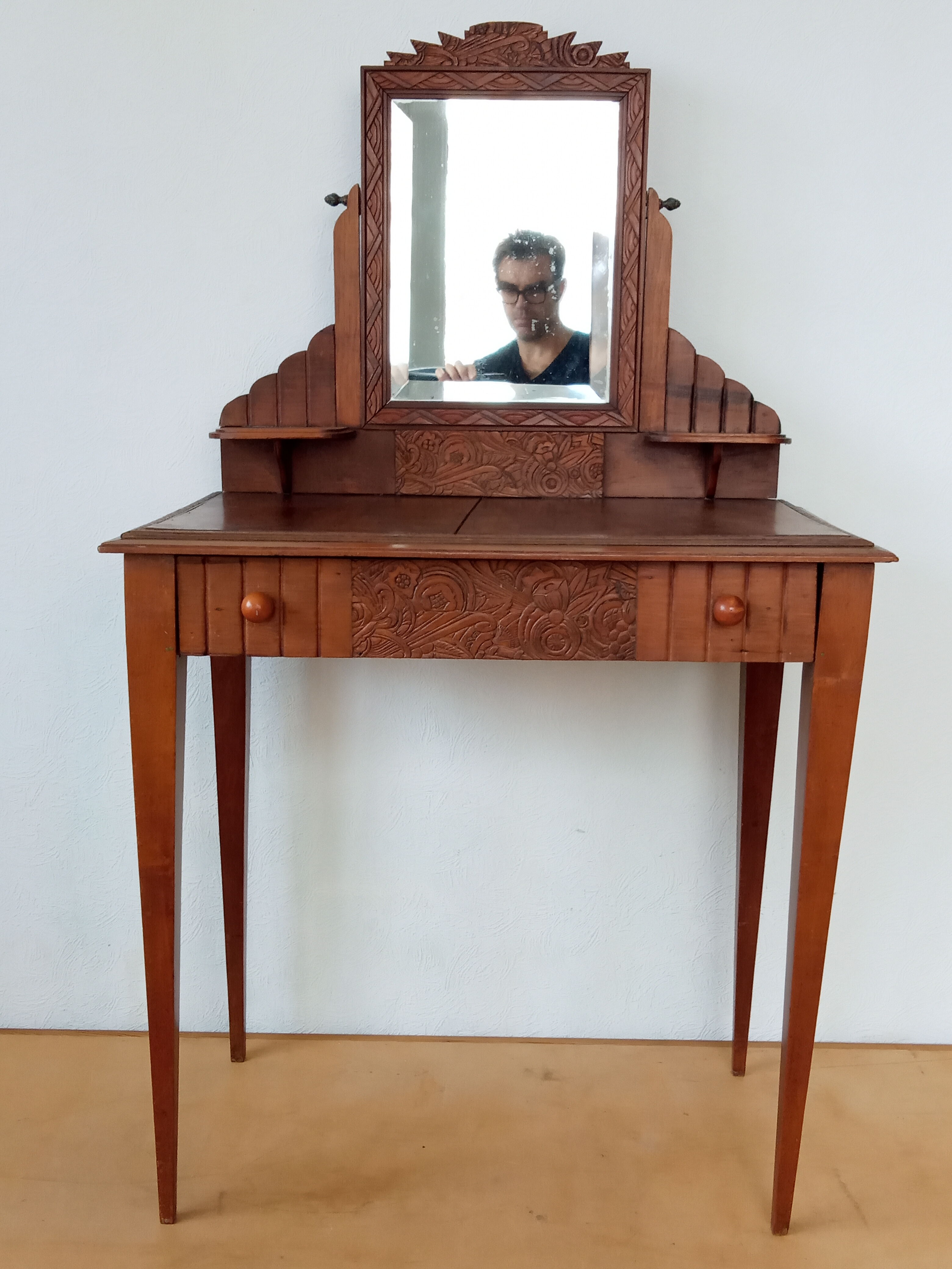 Art-deco hairdresser