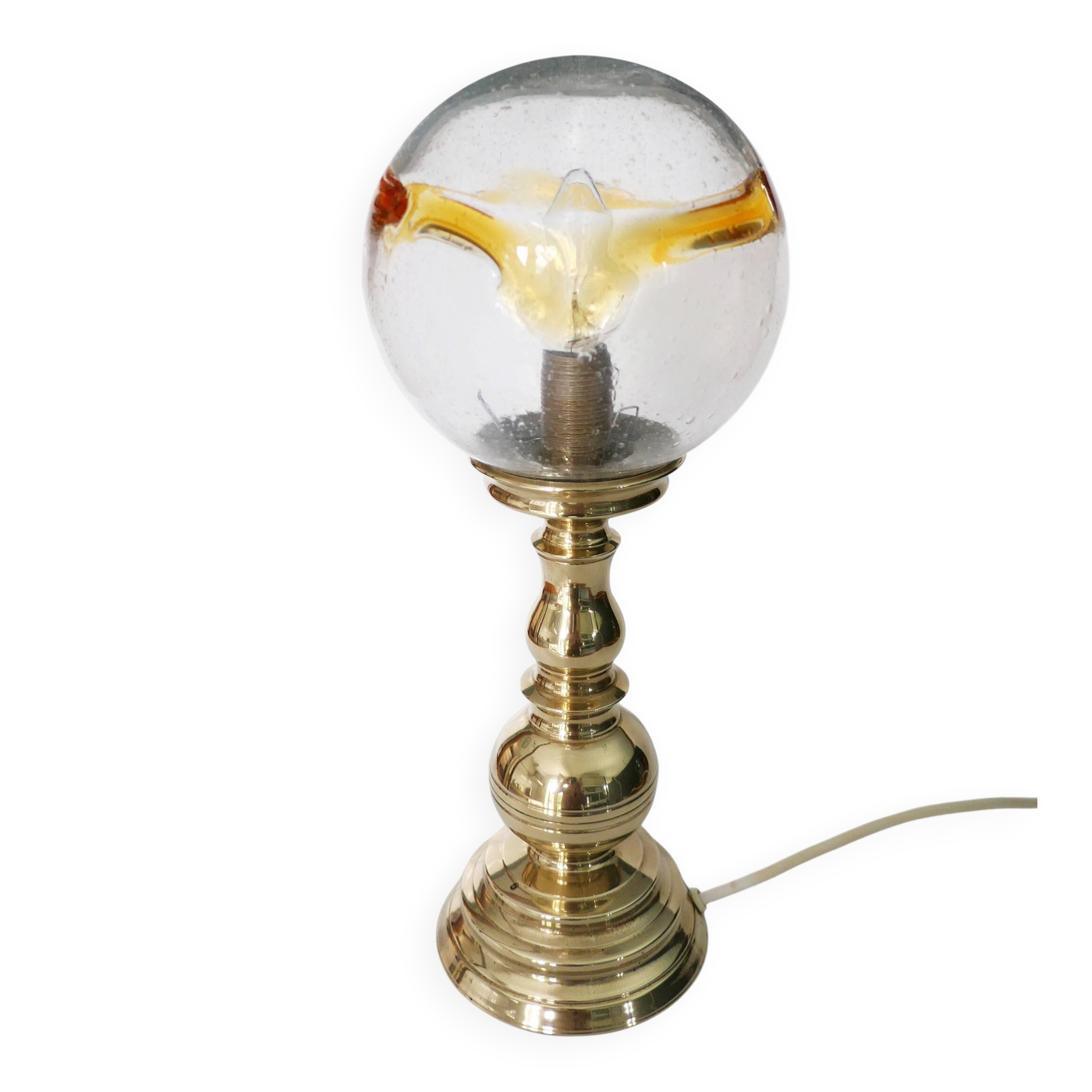Table lamp in solid brass with a vintage 1970s glass globe.
