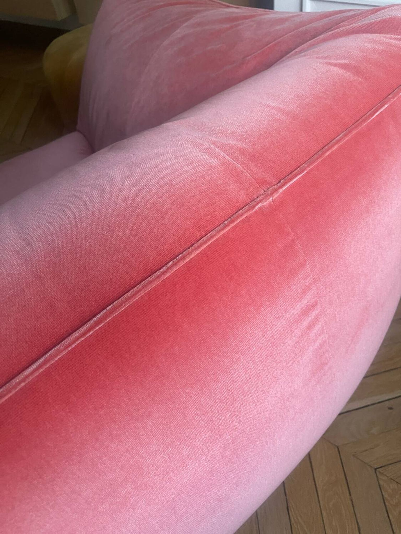 Canapé Le Bambole in coral velvet by Mario Bellini for B&B Italia,