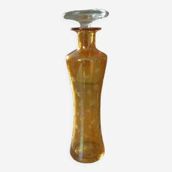 Carafe flacon en verre de couleur grave vintage