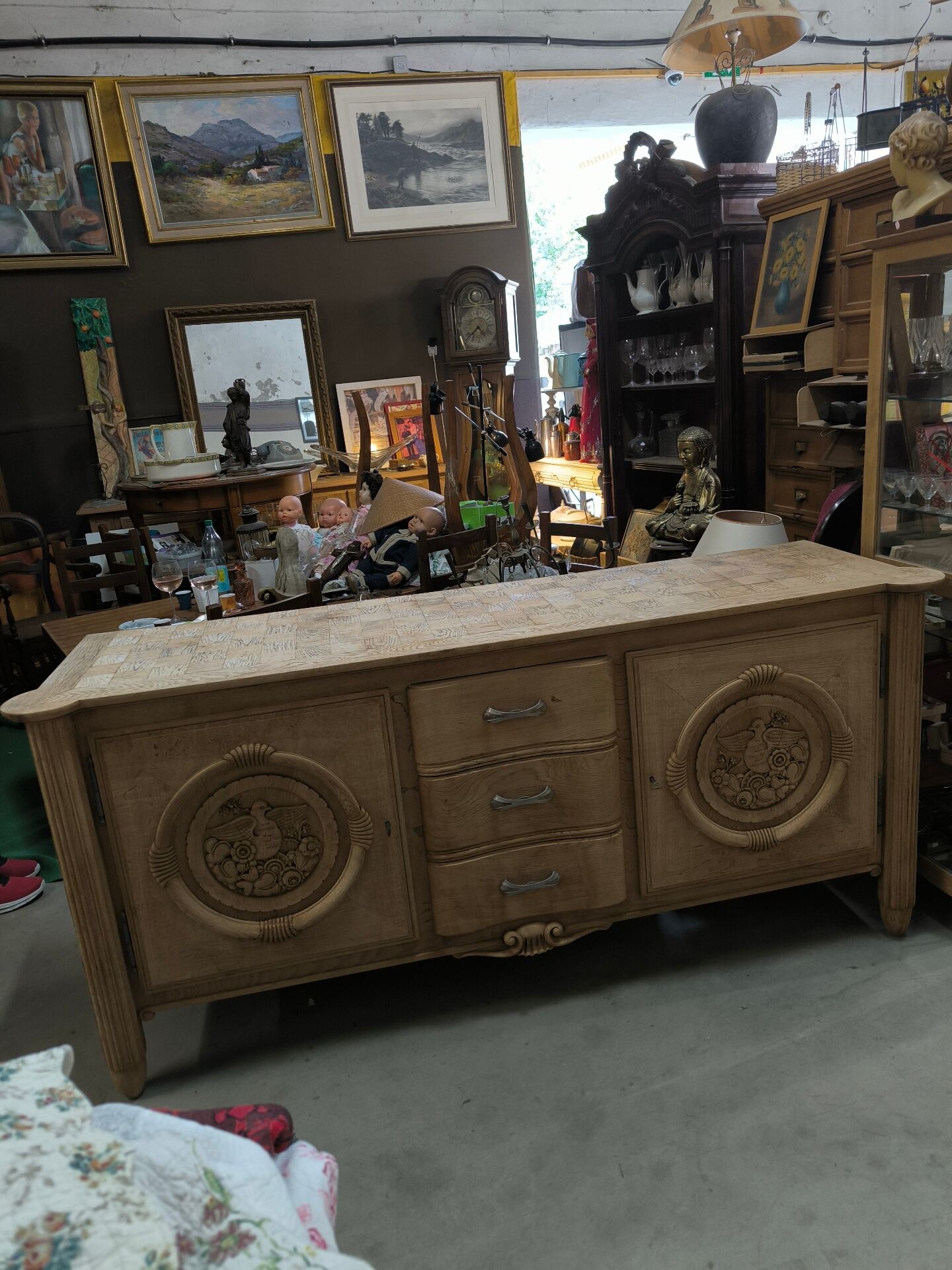 Large buffet in the Arts Décoratifs style, made of natural solid oak.