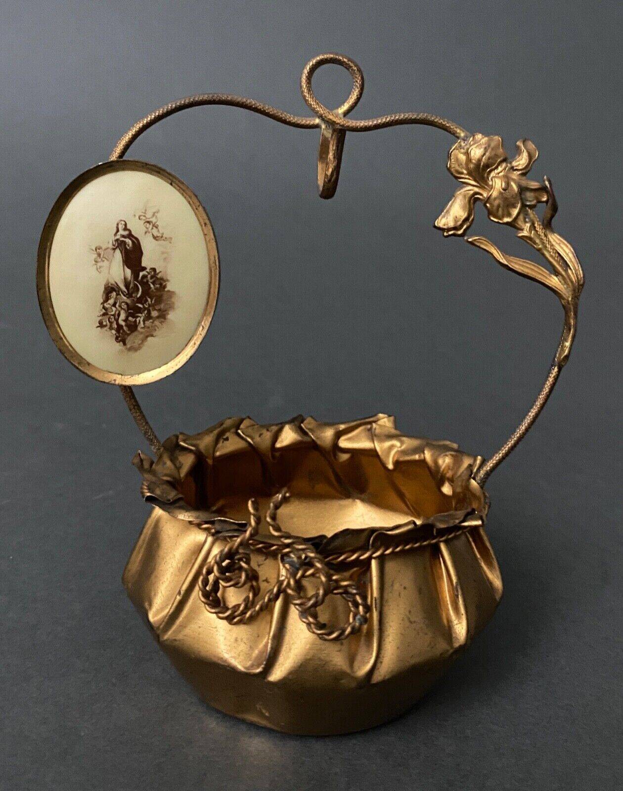 Golden metal basket Napoleon III 19th century foliage decoration religious medallion