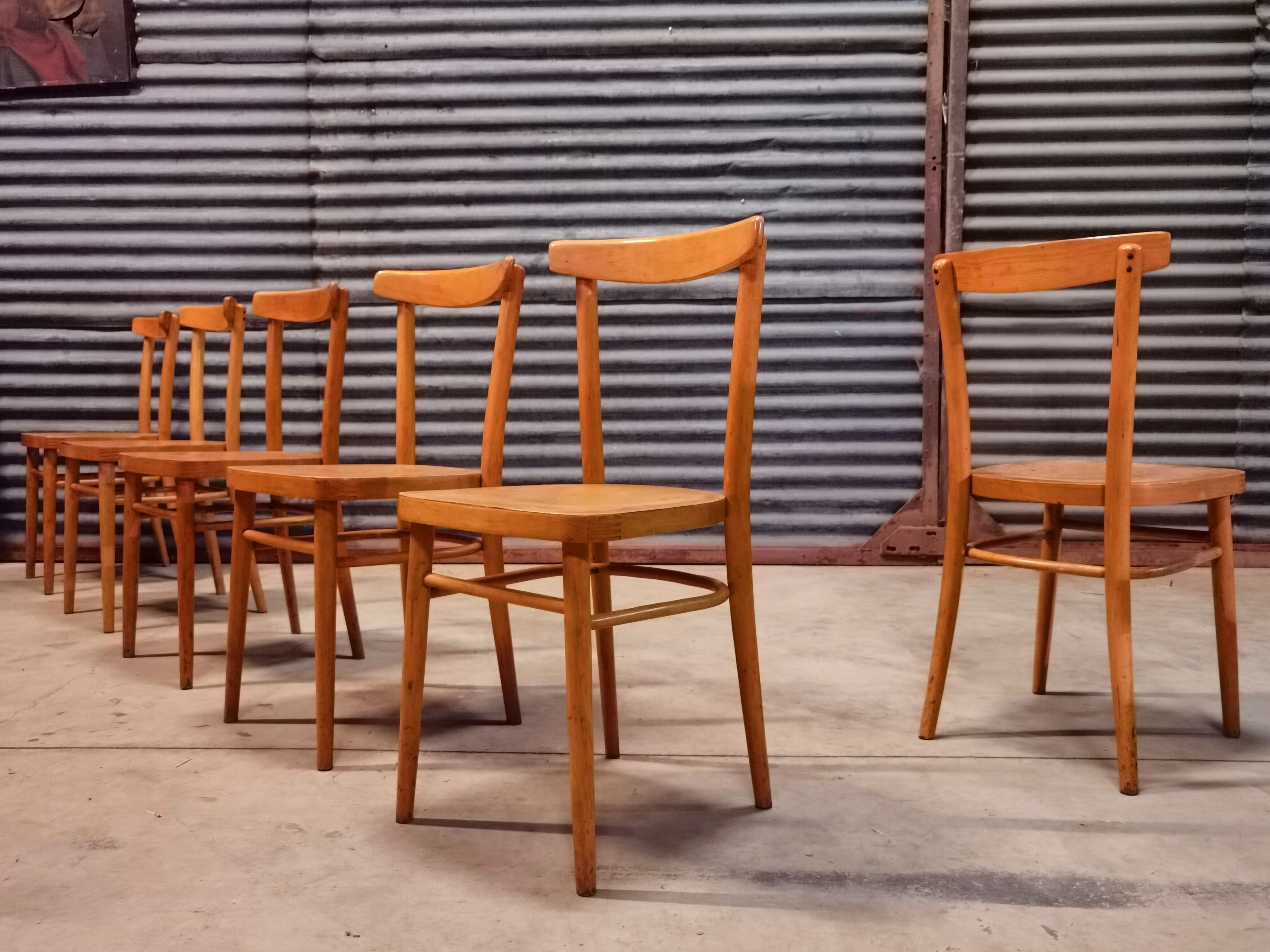 Lot de 23 chaises Ton Bystřice, Thonet