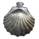 Set of two metal pocket emptiers, scallop shape