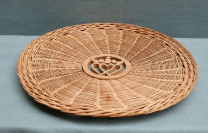 Plat en osier cœur vendéen