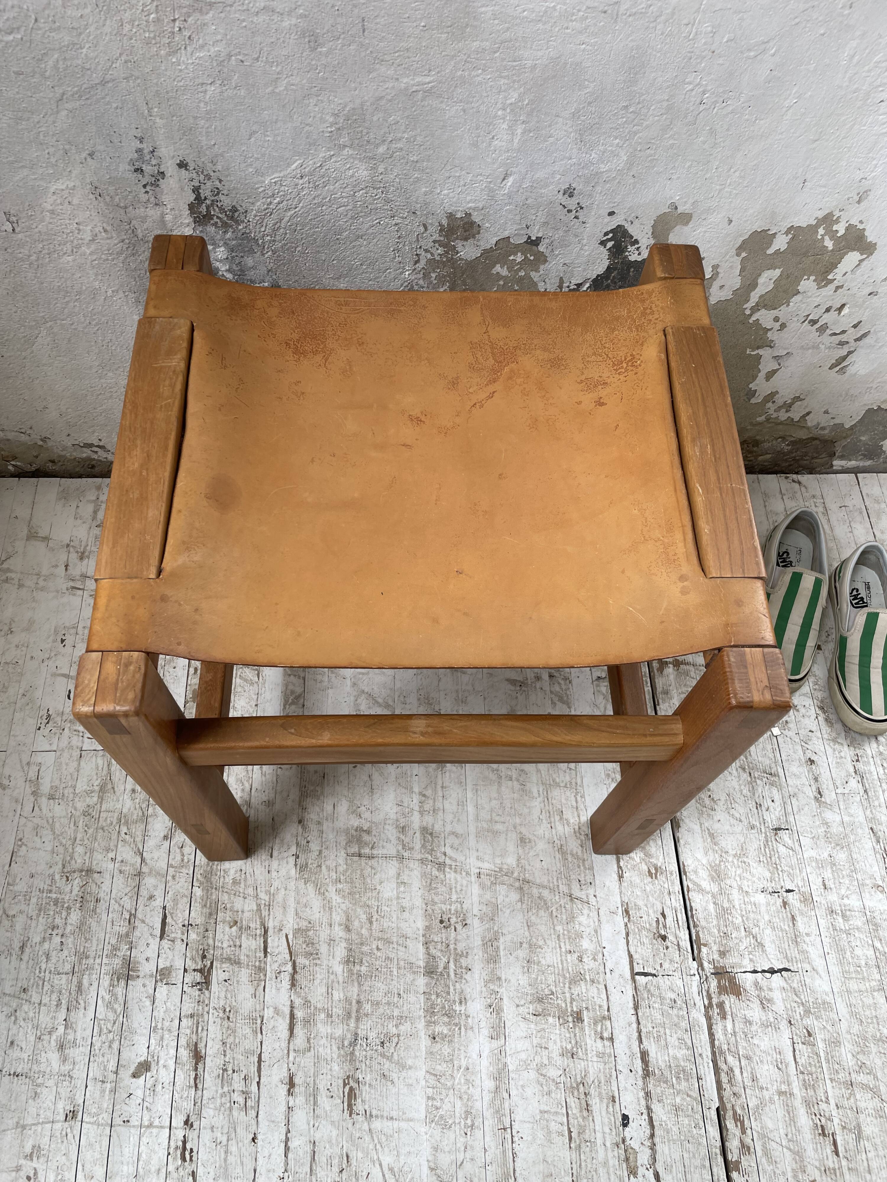 Solid elm and leather stool Maison Regain