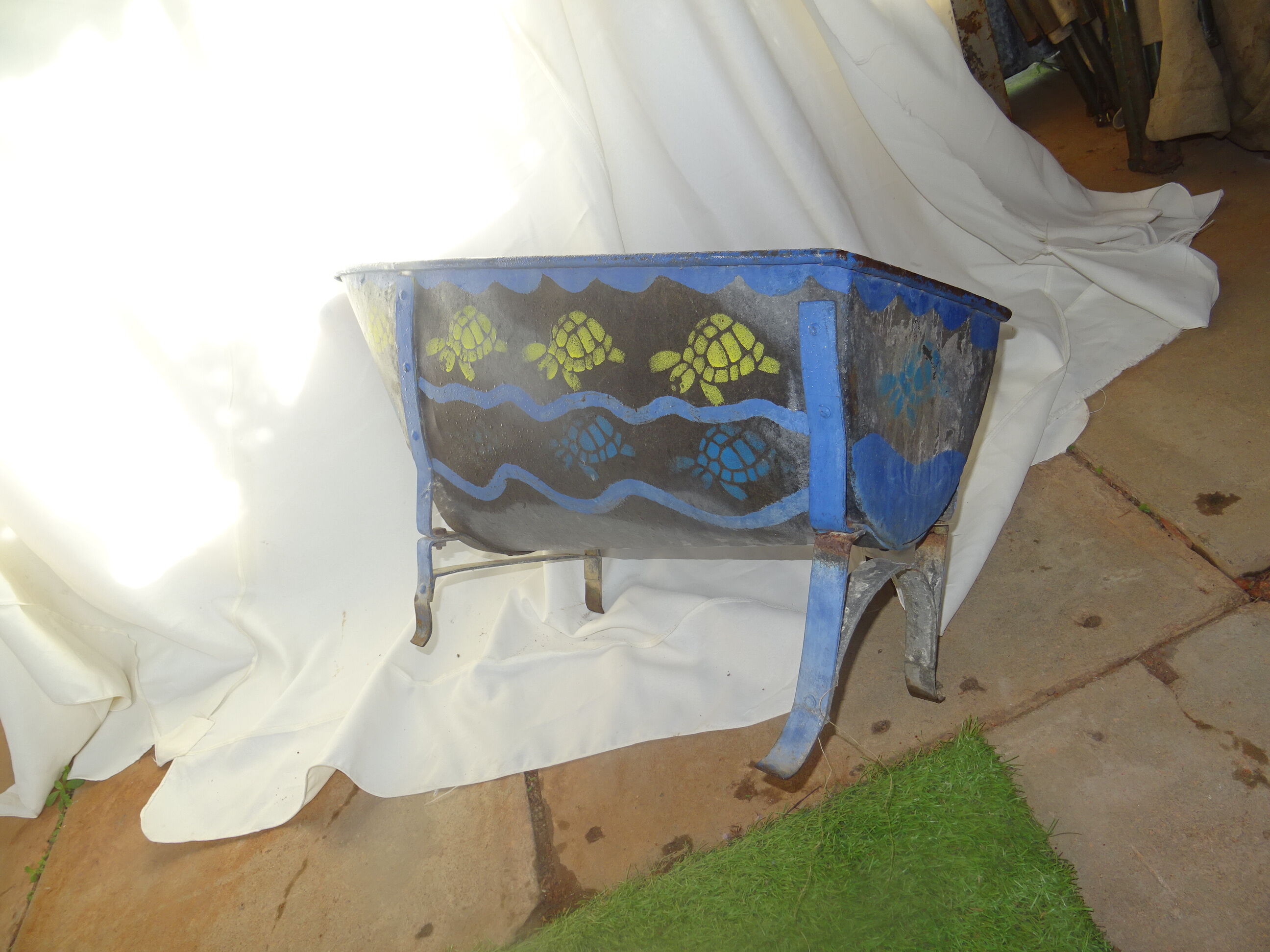 Zinc children's bathtub