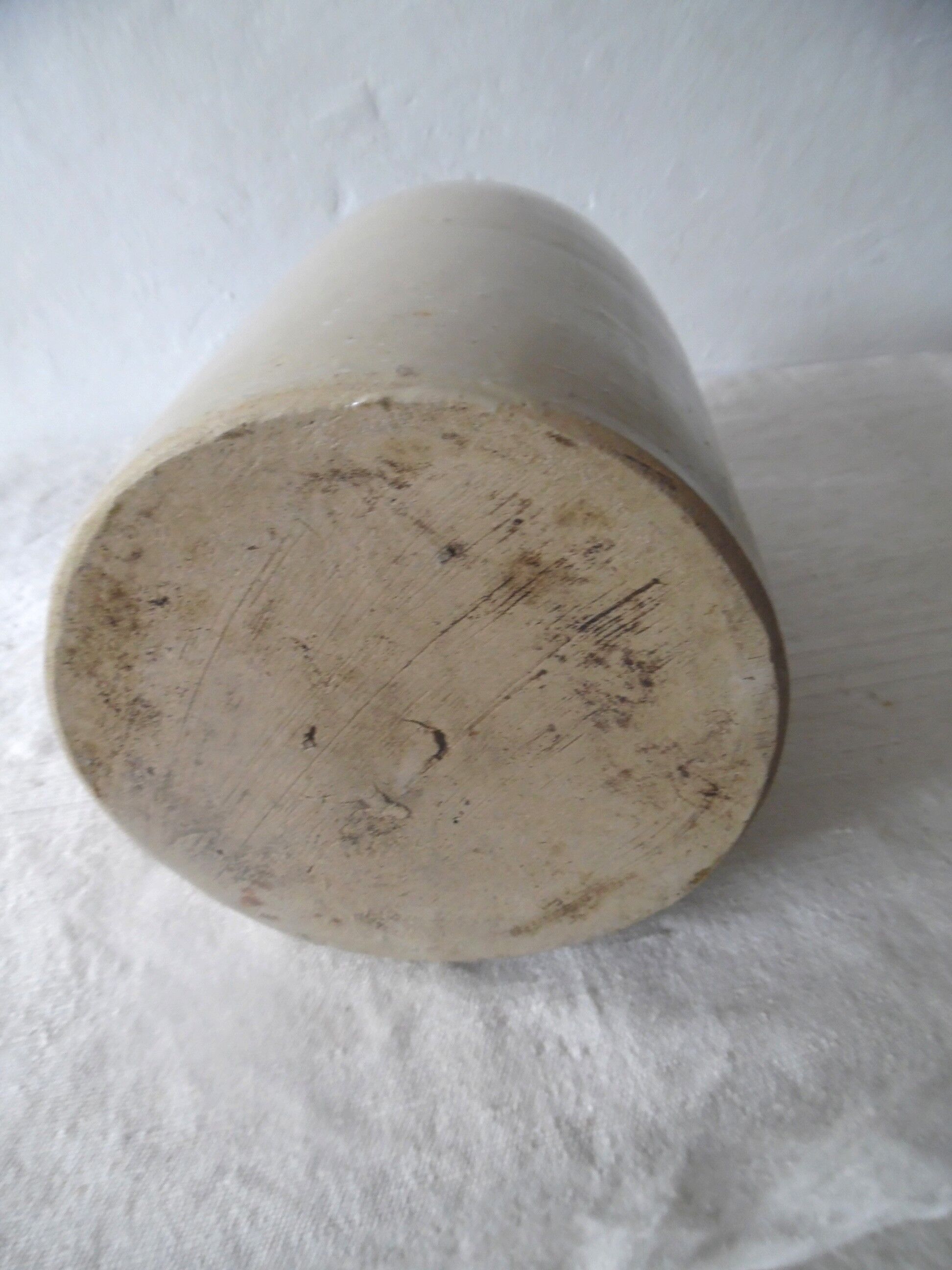 Former enamelled stoneware jar