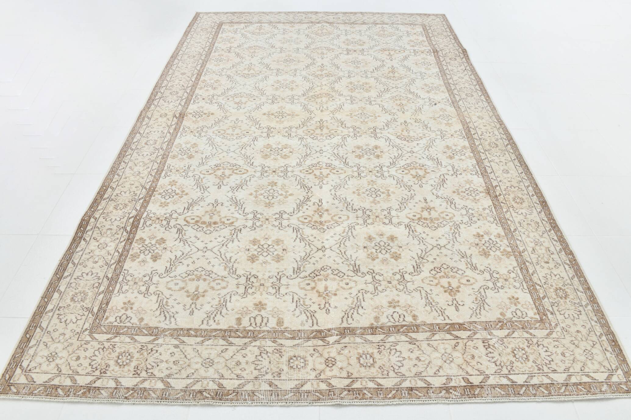 7x10 Floral Cream & Brown Vintage Rug, 212x317Cm
