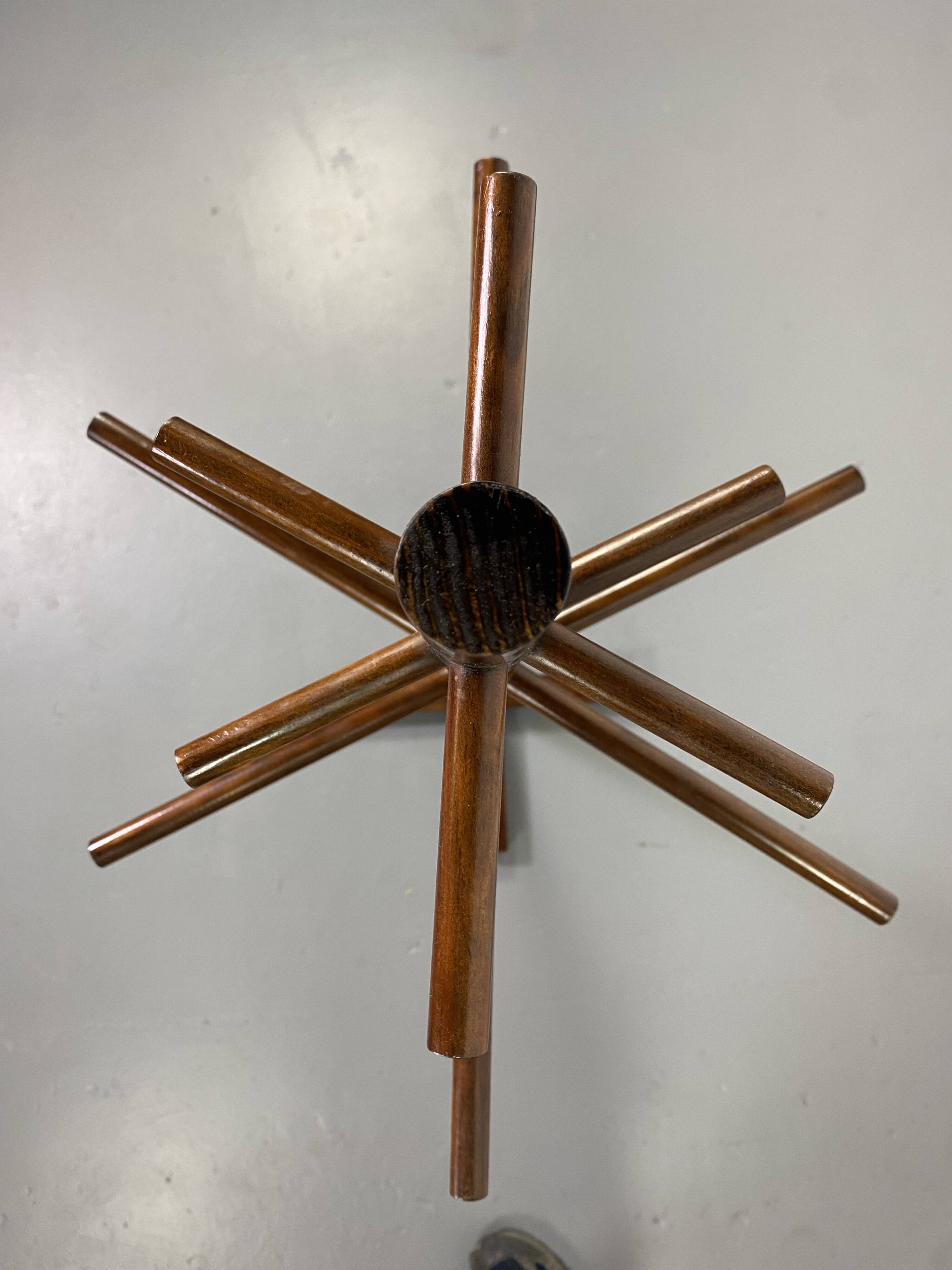 Porte manteau à pied ou valet de chambre