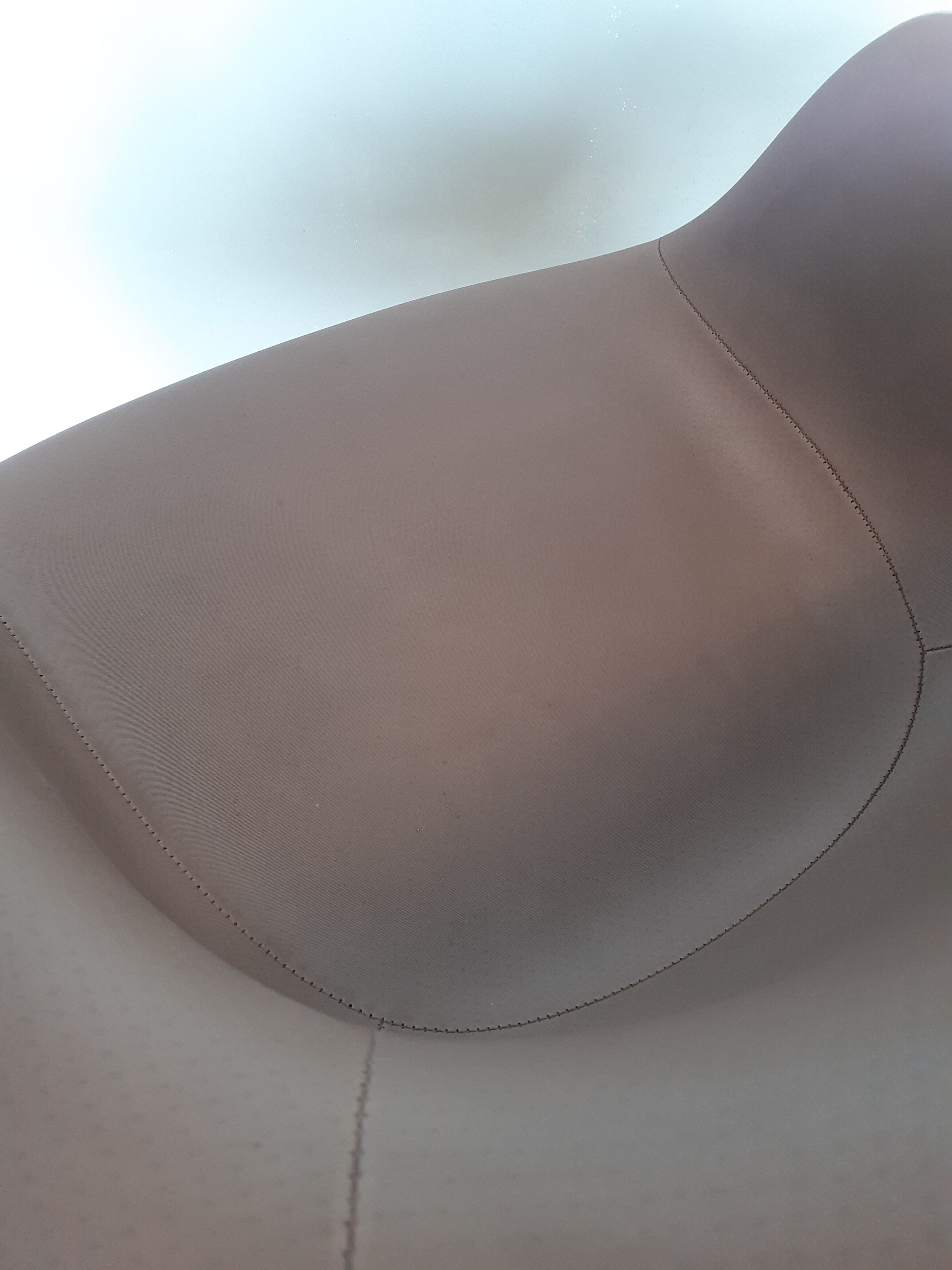 Swivel and adjustable office chair by Charles and Ray Eames, ed. Herman Miller