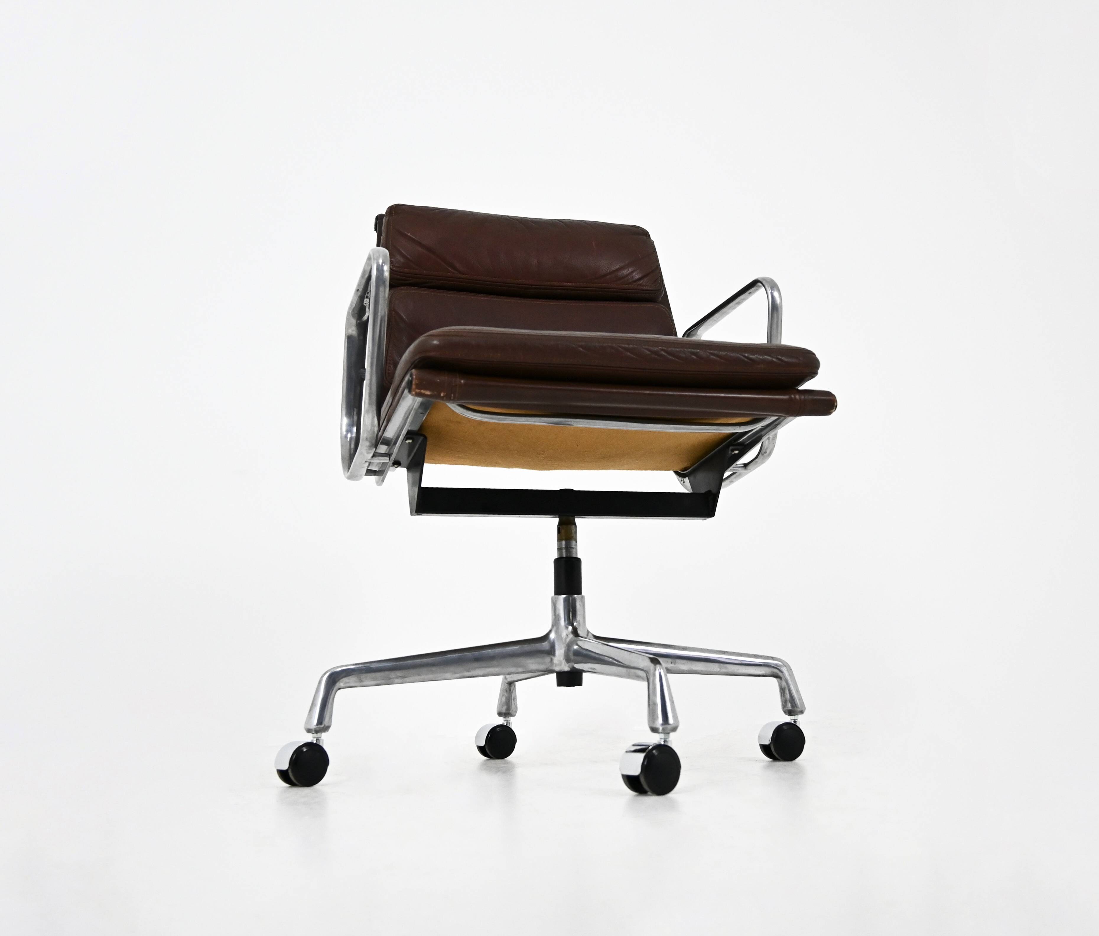 Office chair by Charles and Ray Eames for Herman Miller, 1970s.