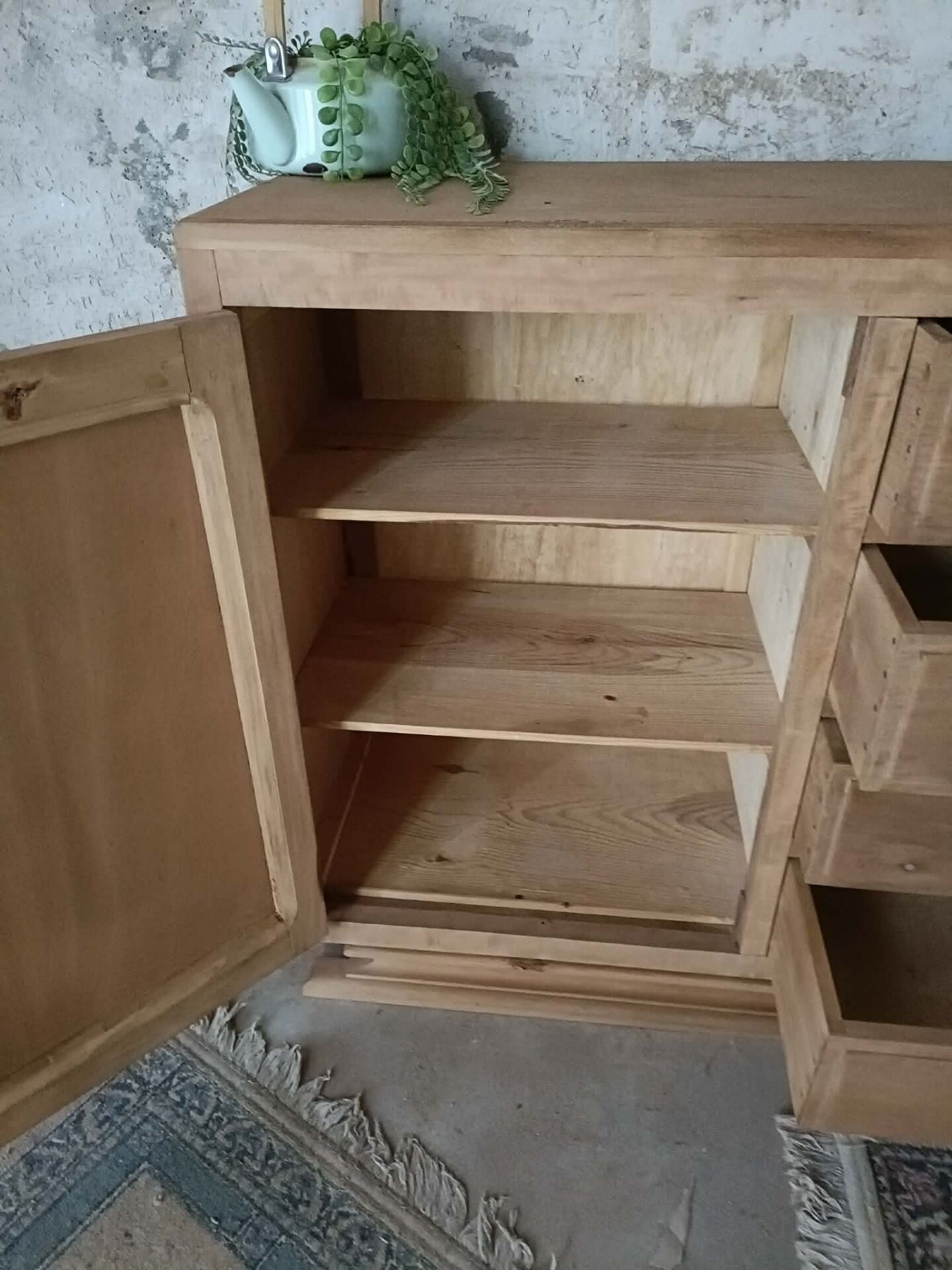 Chest of drawers