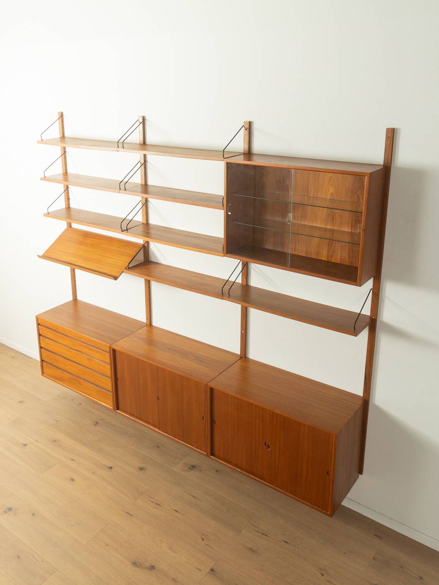 Classic shelving system from the 1960s in teak veneer by Poul Cadovius for Cado