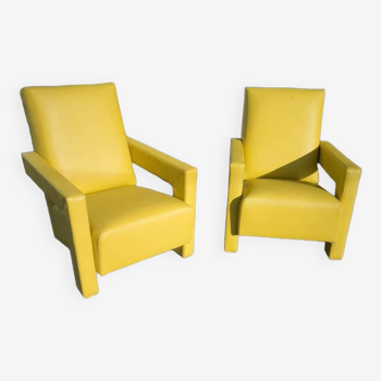 Paire de fauteuils en cuir jaune soleil