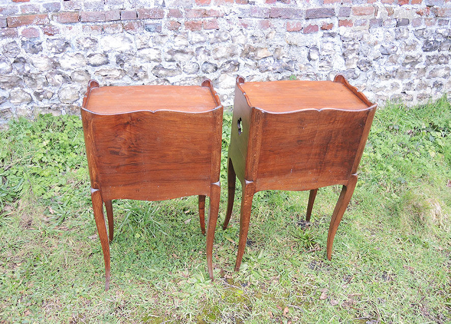 2 old wooden 'clovers' bedside tables Louis XV style