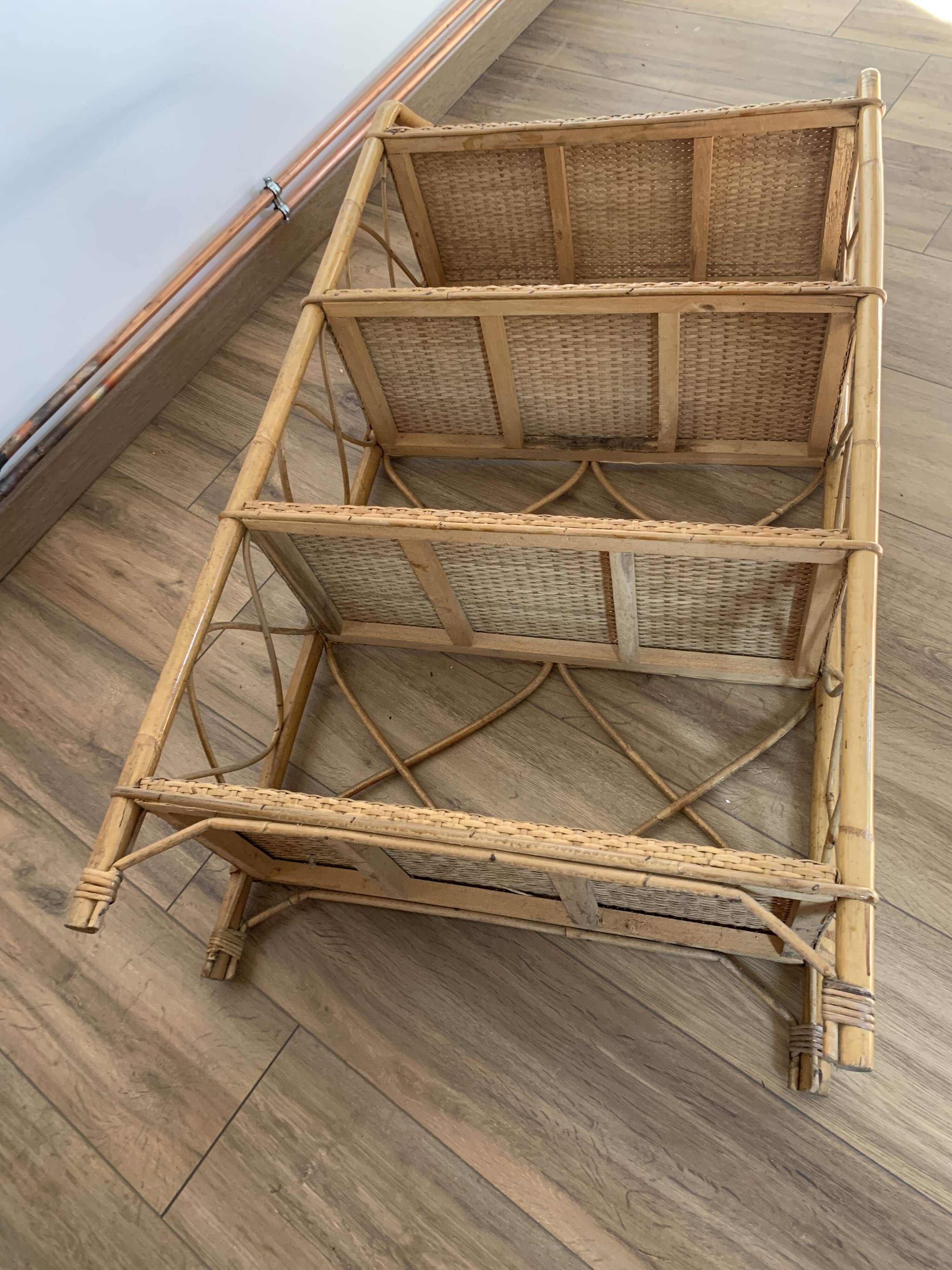 Etagère en rotin