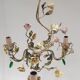 Luste métal peint décor de fleurs en faïence