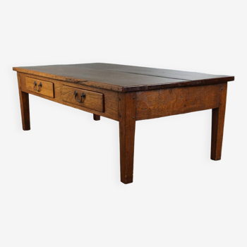 Charming and practical antique coffee table with two drawers and a beautiful color