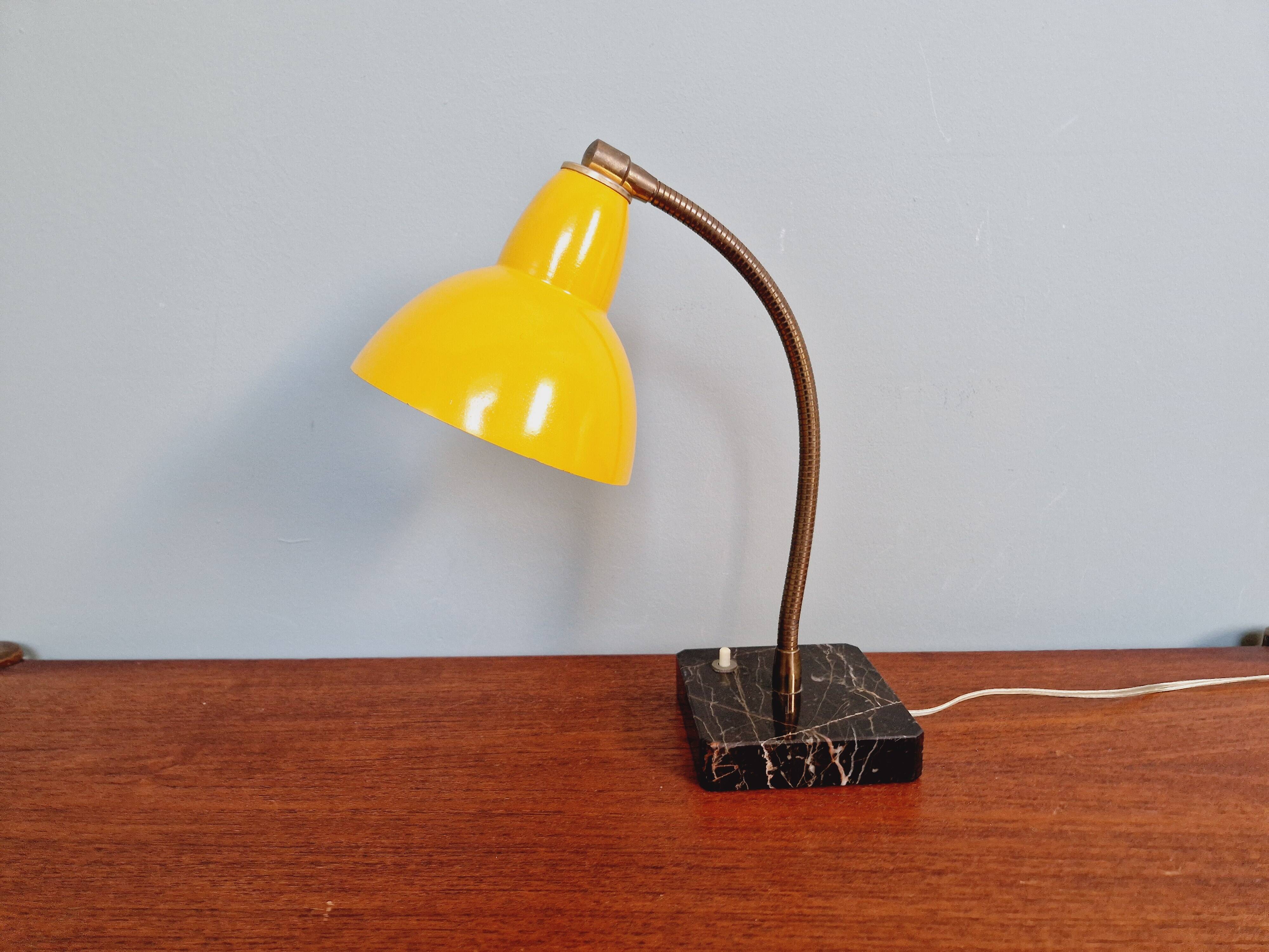 Casserole lamp in yellow lacquered metal and black marble, 1950s