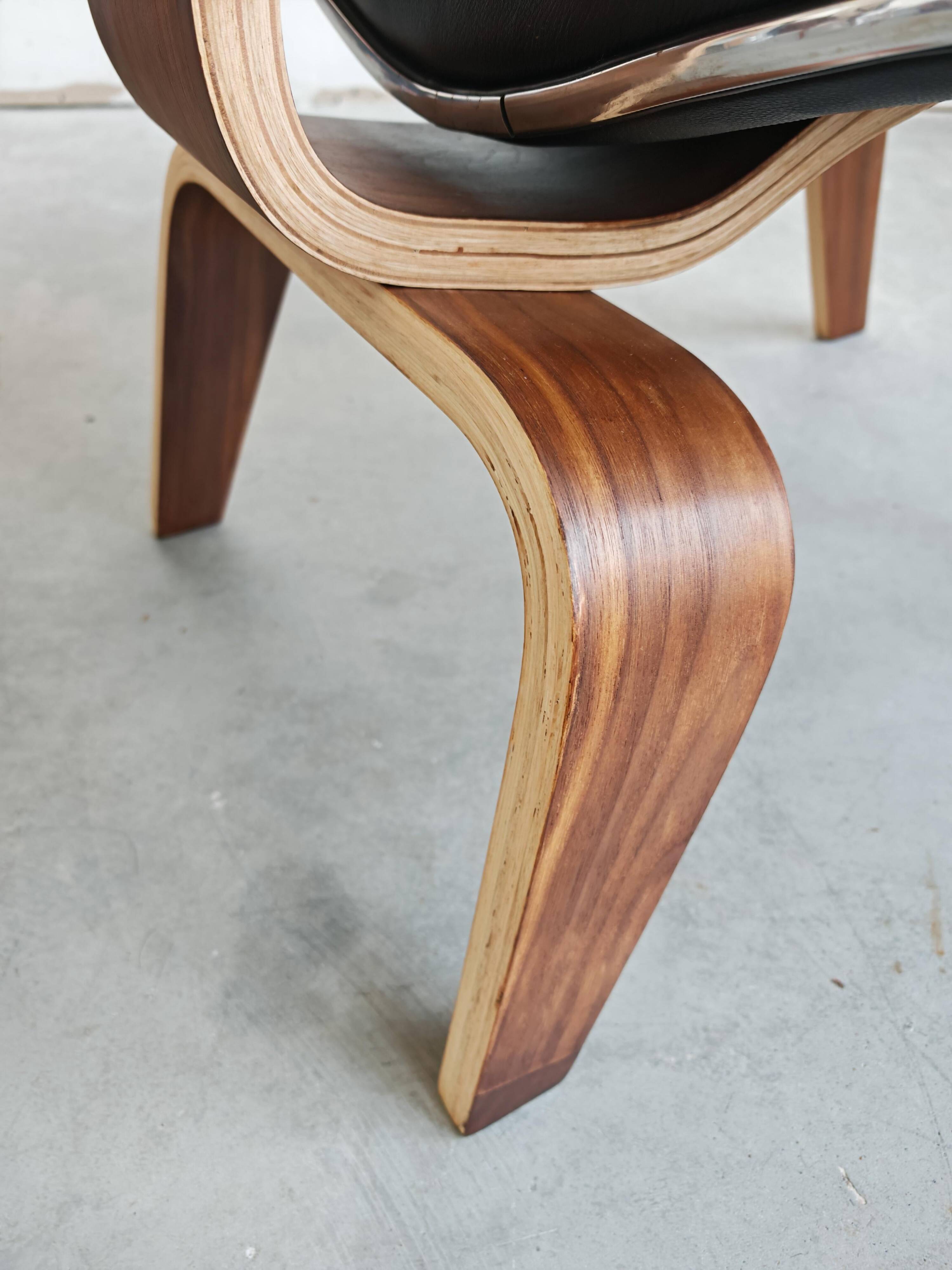 Mid Century Modern lounge chair LCW by Charles and Ray Eames