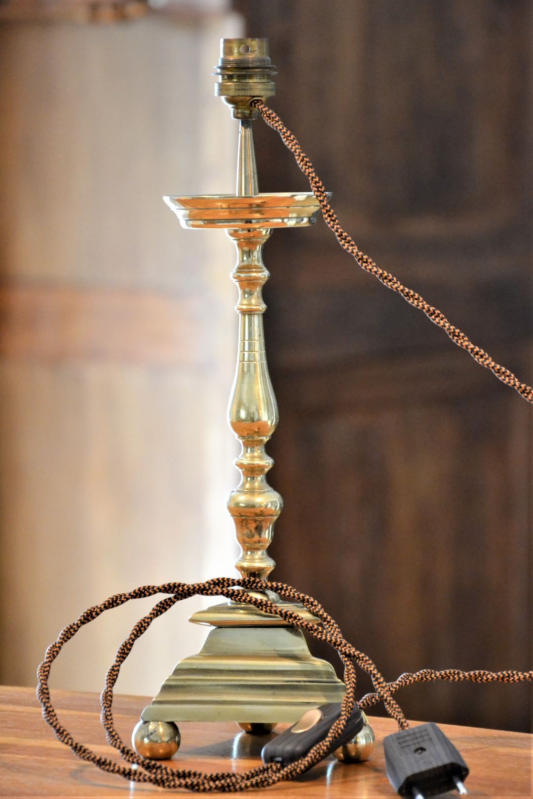 Golden metal lamp base