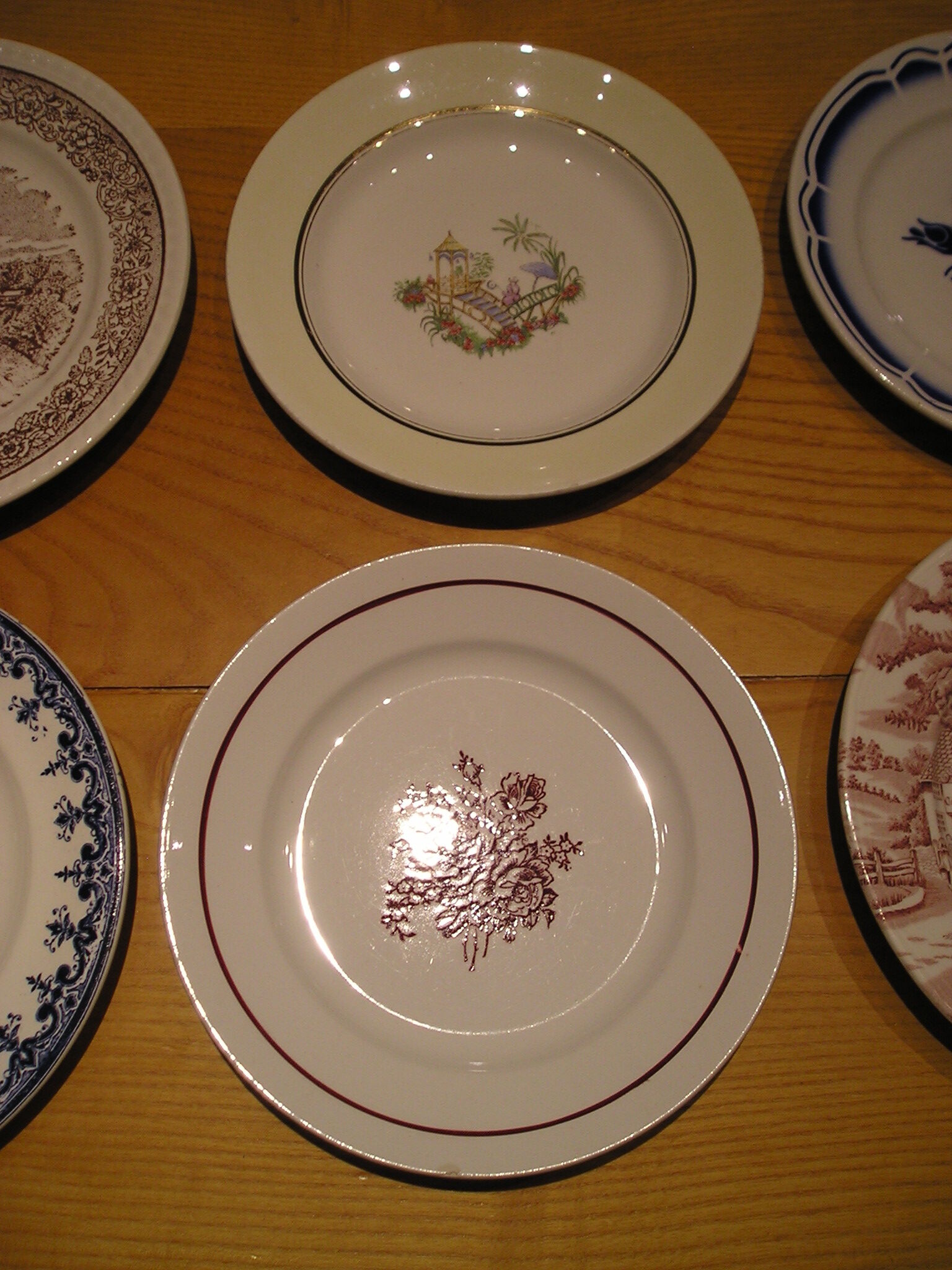 Set of 6 different flat plates