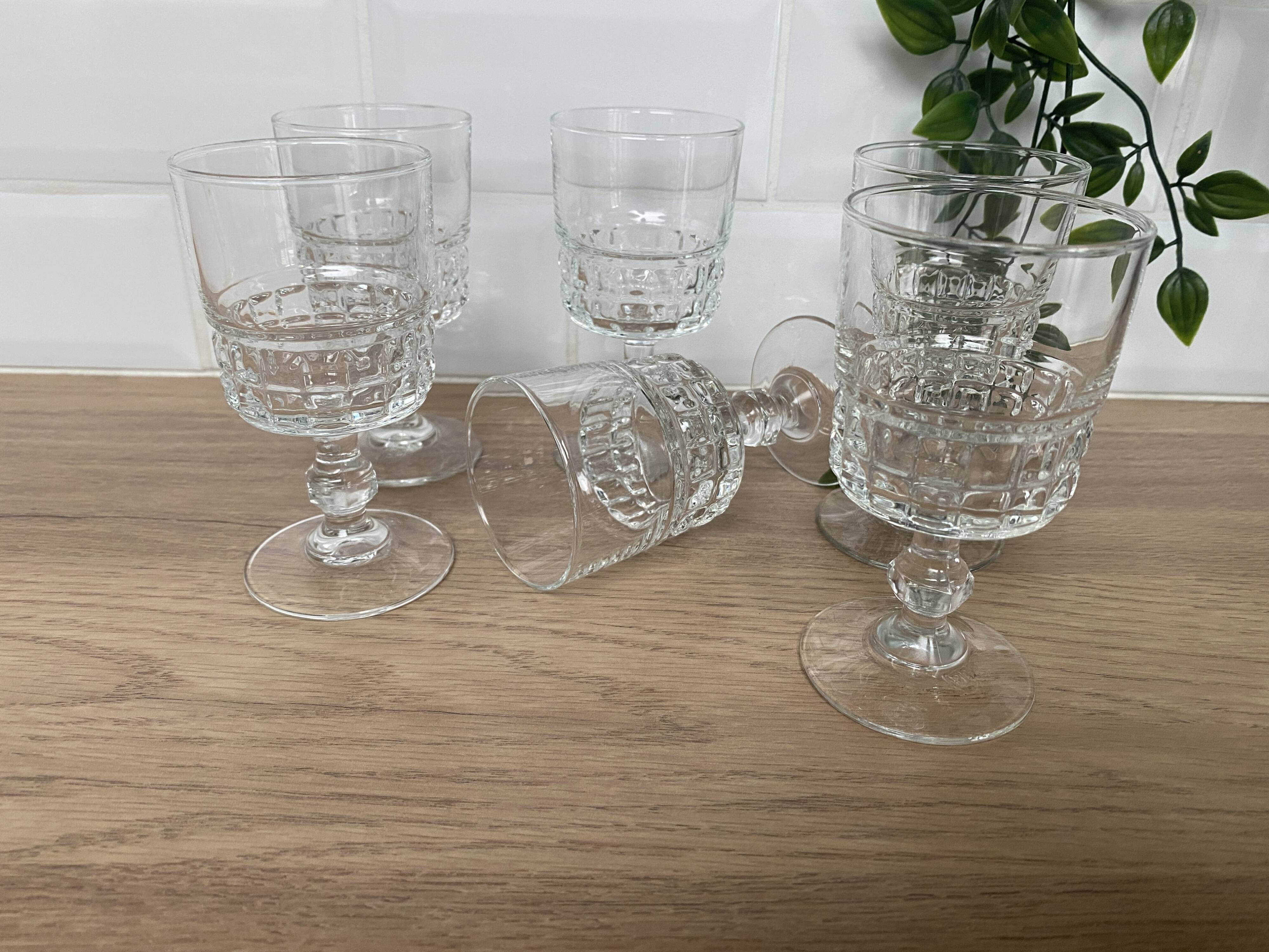 Set of 6 Luminarc Quadrille white wine glasses