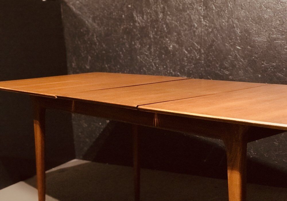 Extendable dining room table model t2 mid-century teak by Tom Robertson for McIntosh 1960s