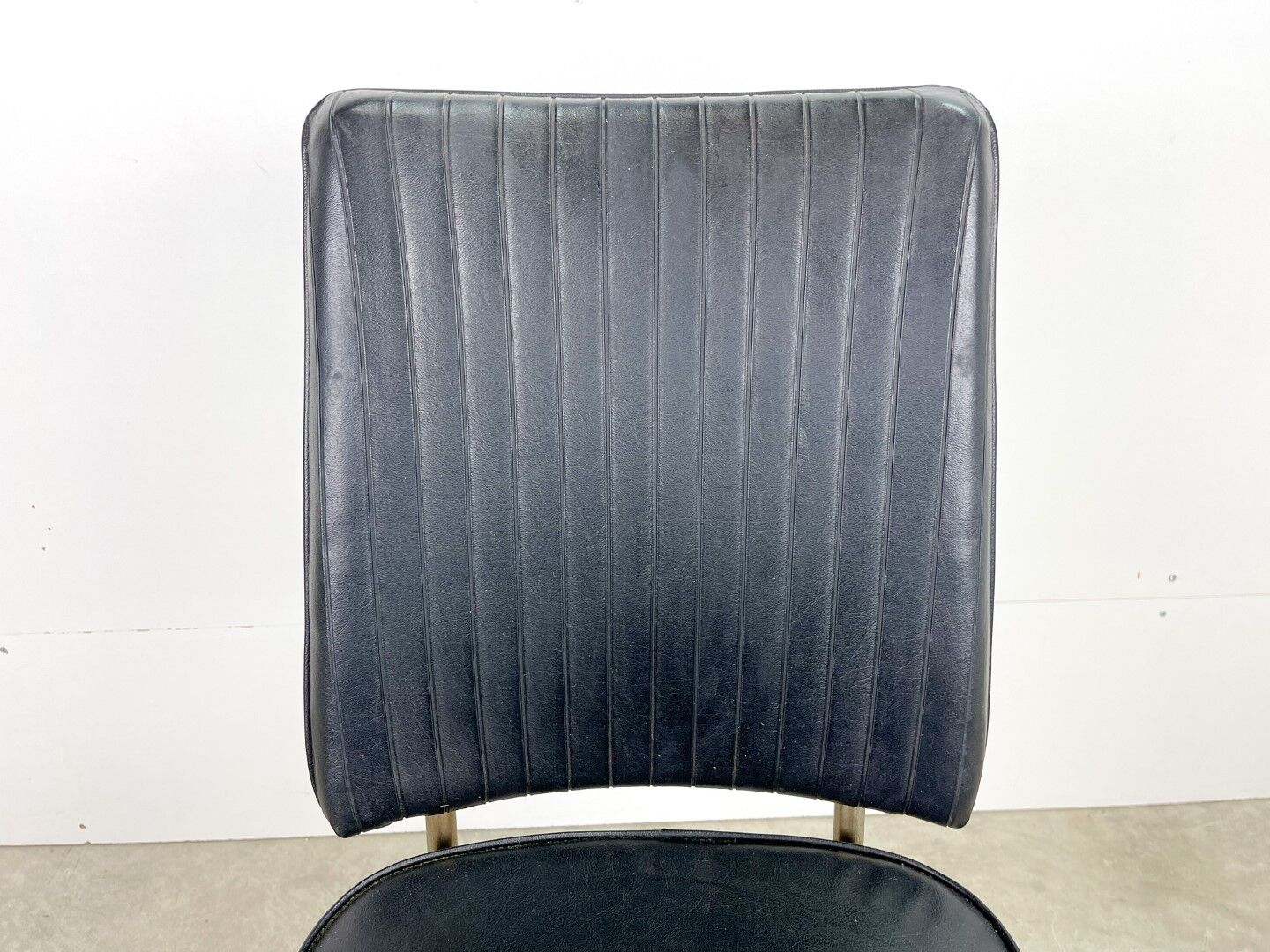Retro office chair | swivel vintage black chair