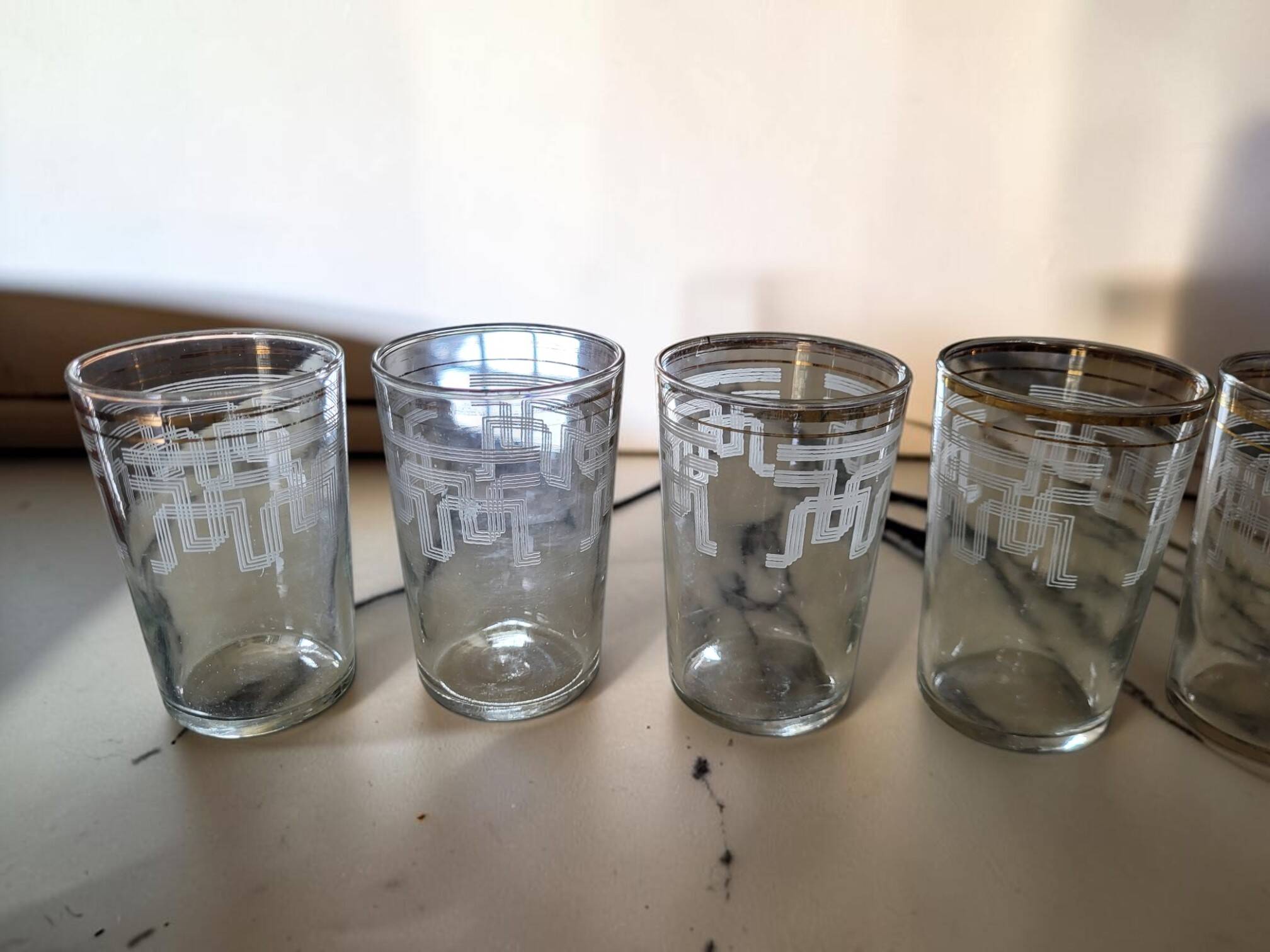 5 vintage glasses / cups, Art Deco geometric design