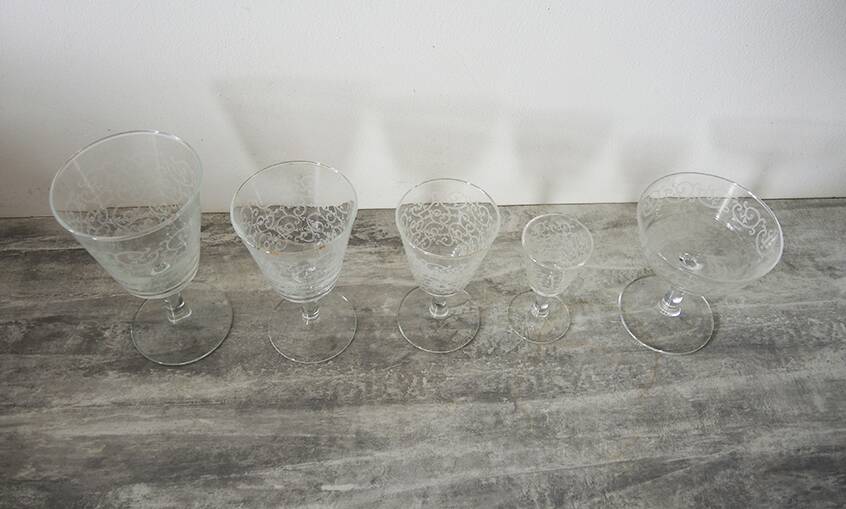6 Old White Arabesque Pattern Stemmed Glasses H 11 cm