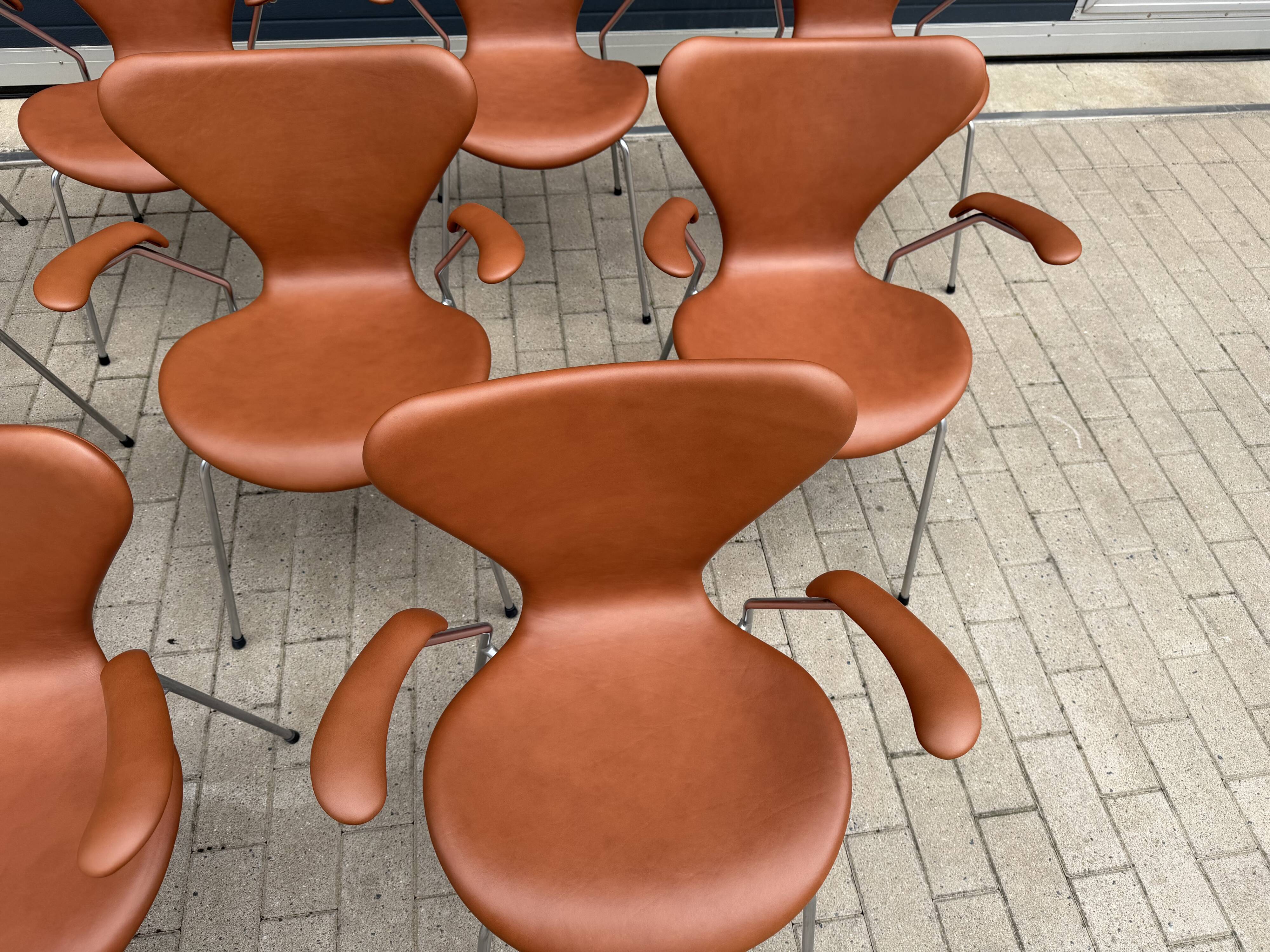 10x armchairs with arms, series 7 Butterfly Fritz Hansen by Arne Jacobsen in Cognac leather, in perfect condition.