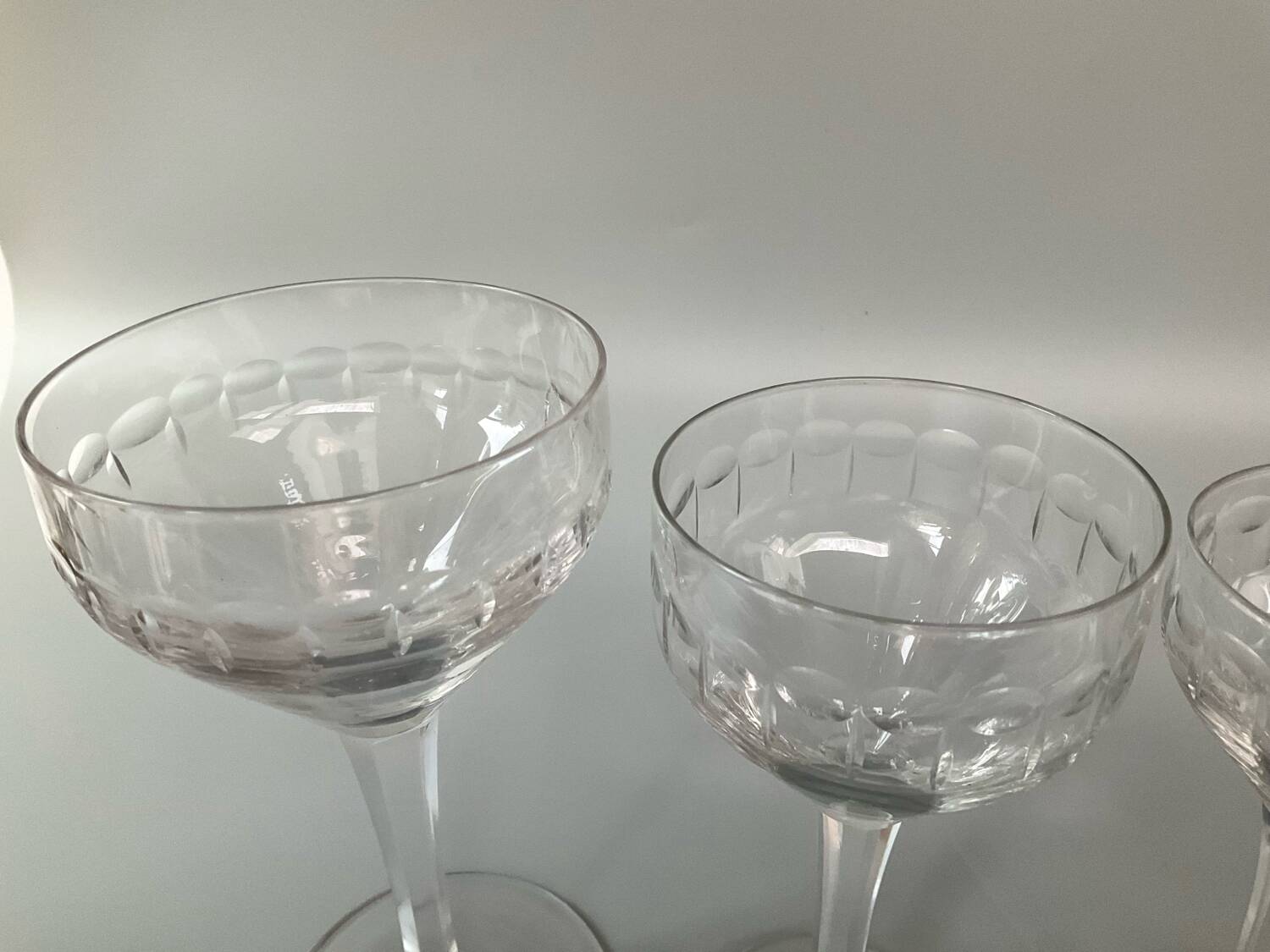 Stemmed glass service