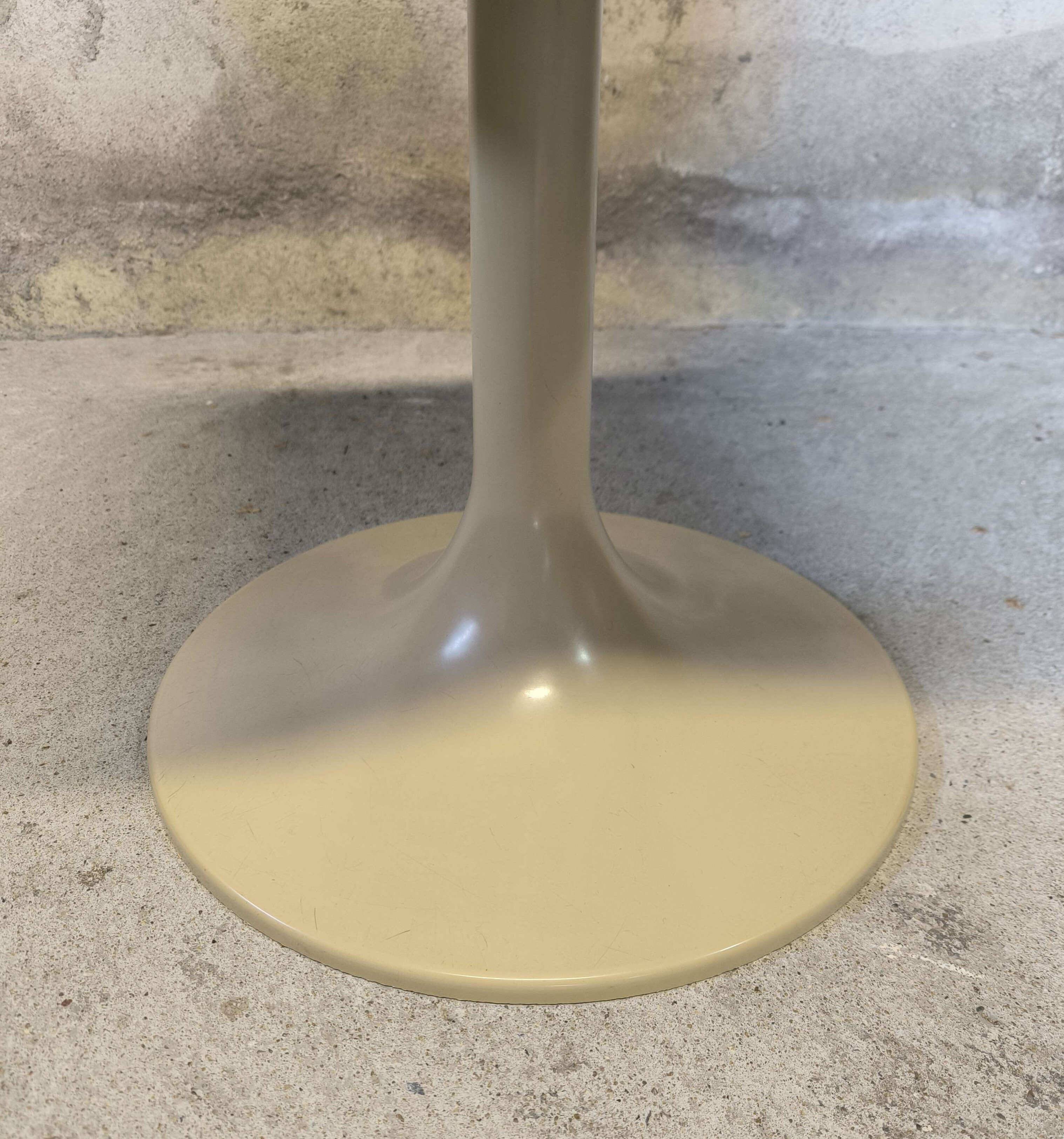 Vintage tulip leg chair.