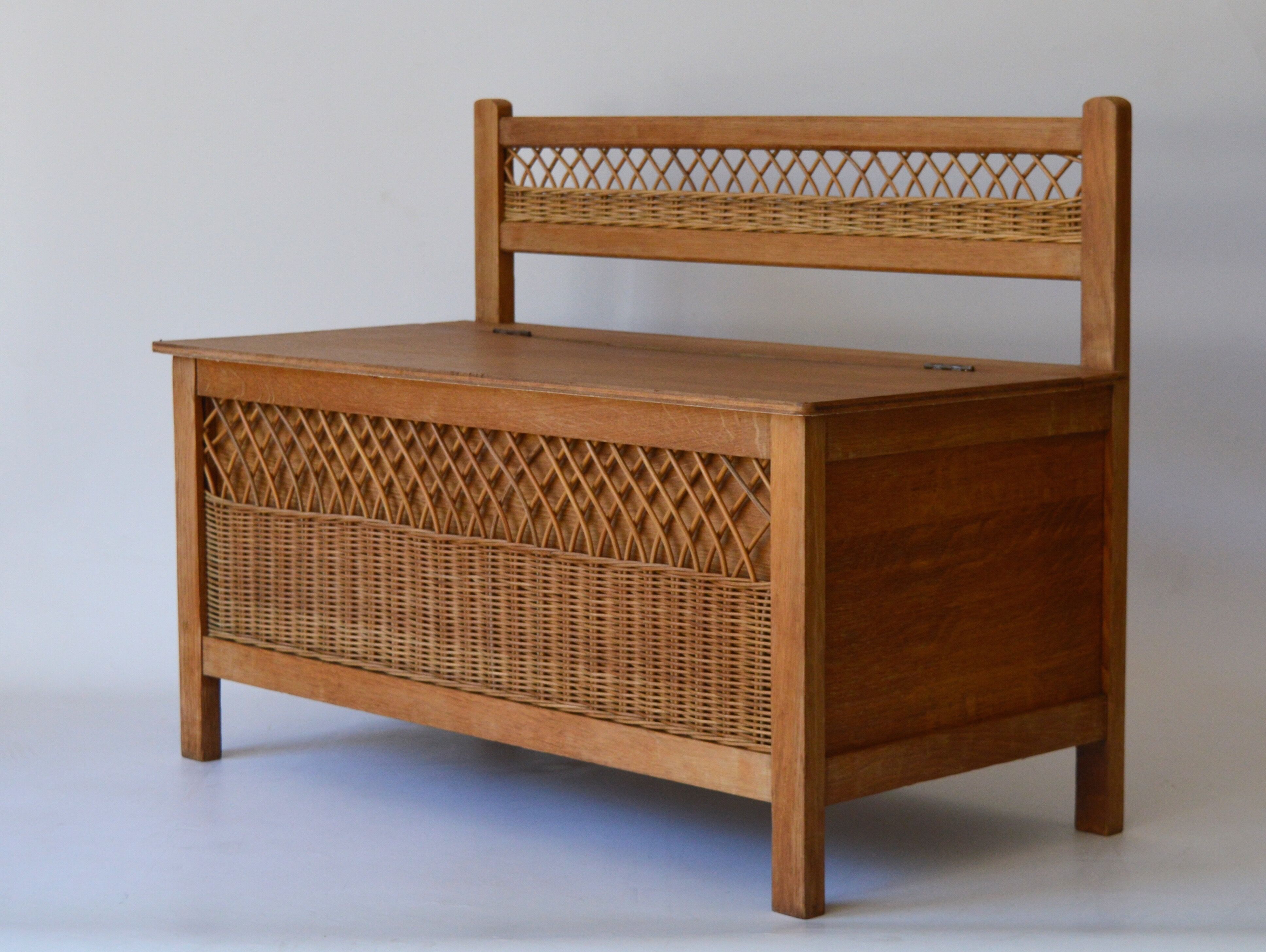 Rattan chest bench