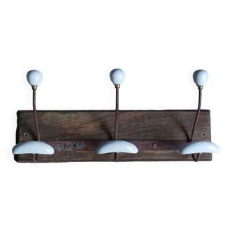 Coat rack wood patinated 3 hooks metal porcelain deco dp 0823318