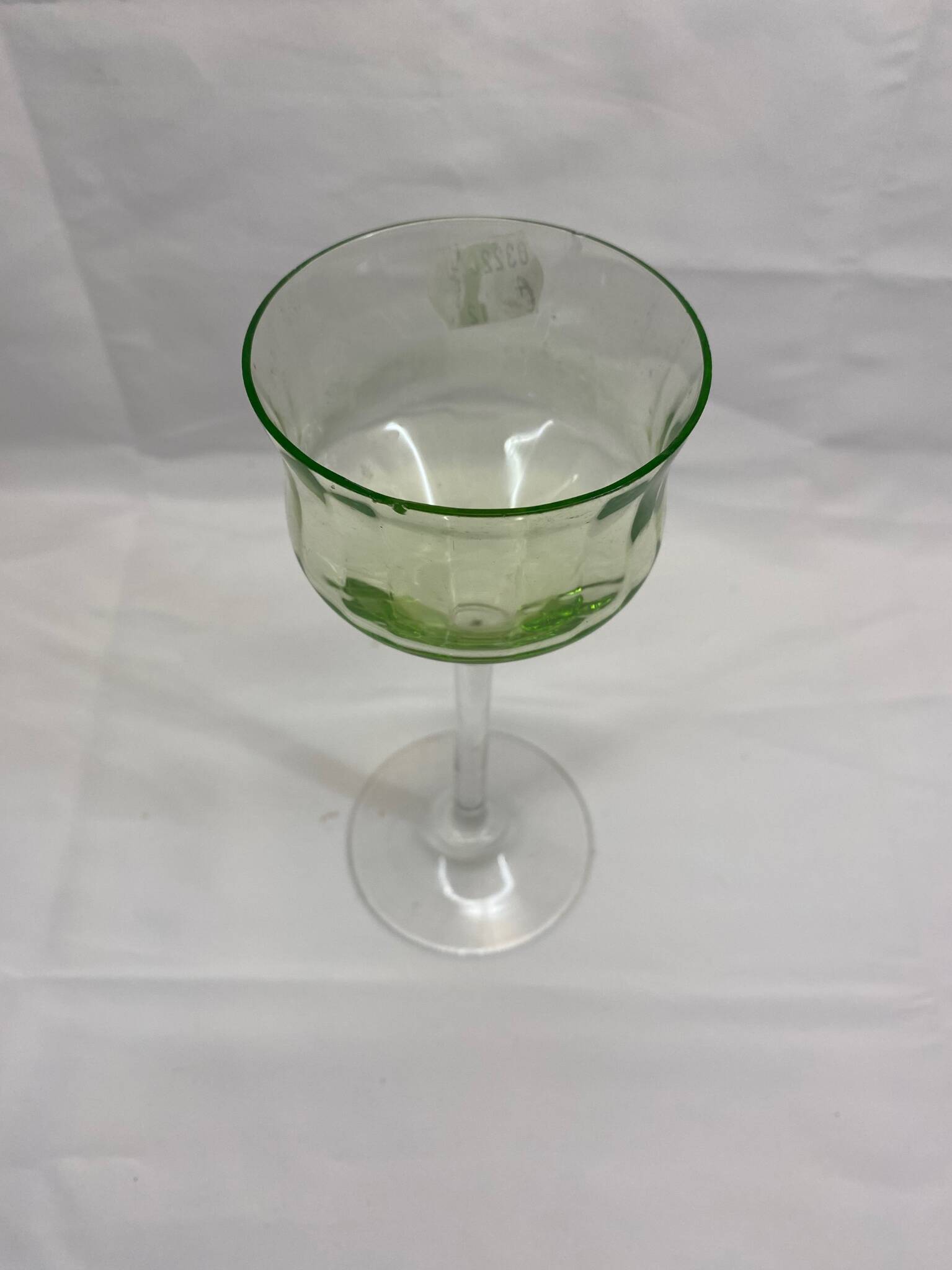 Uraline stemware