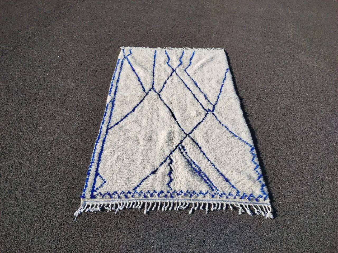 Handmade Moroccan wool rug, large size 250x150 cm, handcrafted.
